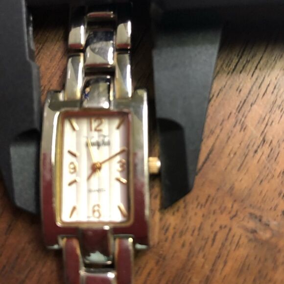 Vanity Fair Ladies watch  - Picture 8 of 8